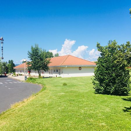 Hotel Evan Lempdes sur Allagnon Екстер'єр фото